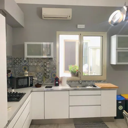 Alfonzetti-5 Min Walk To Train And Bus Station * كاتانيا