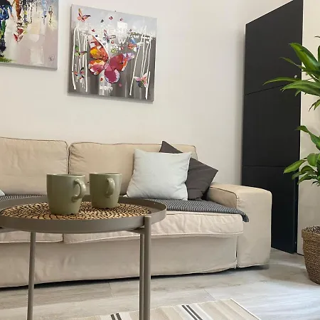 Alfonzetti-5 Min Walk To Train And Bus Station كاتانيا
