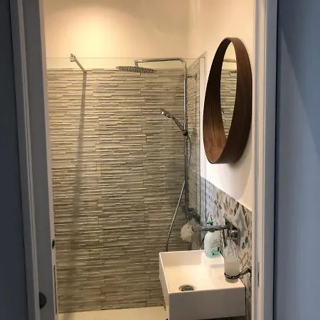 Alfonzetti-5 Min Walk To Train And Bus Station